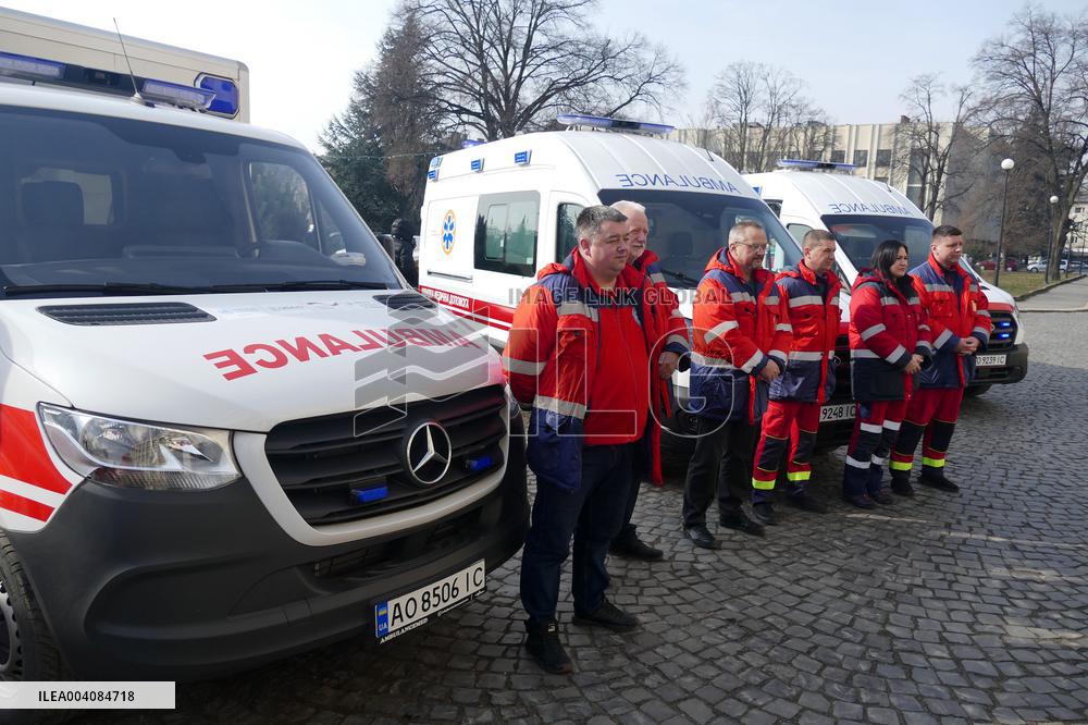 Zakarpattia receives new ambulances for emergency medical care