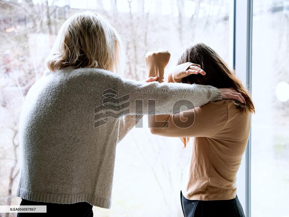 WOMEN FIGHTING