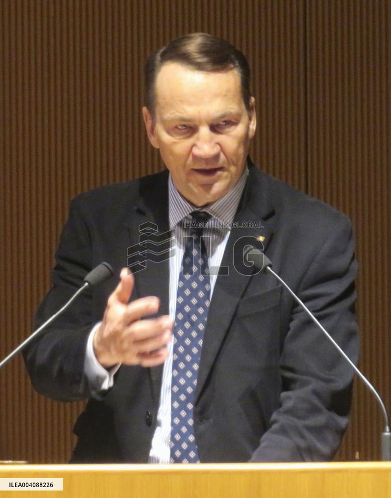 Polish foreign minister in Japan