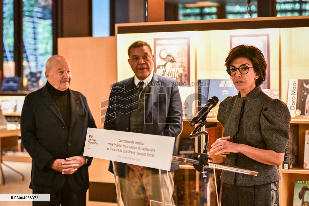 Sponsorship agreement between Marc Ladreit de Lacharriere and Quai Branly museum in Paris - FA