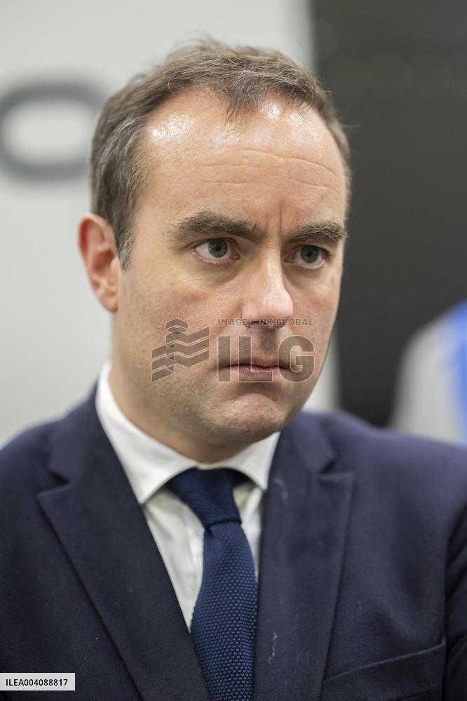 Sebastien Lecornu Visits Aerospace Company Turgis Et Gaillard - Blois