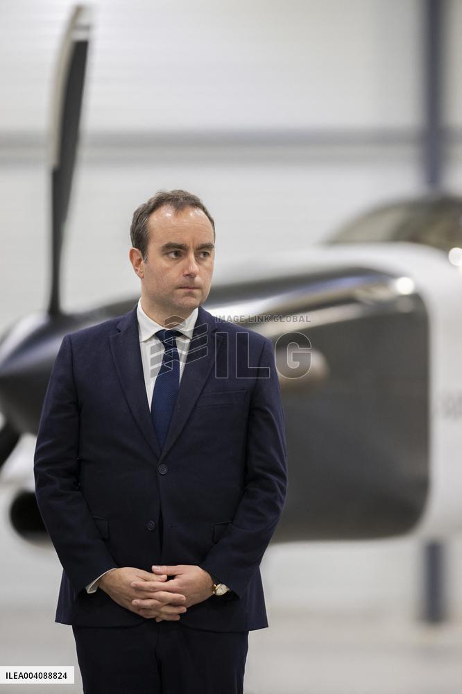 Sebastien Lecornu Visits Aerospace Company Turgis Et Gaillard - Blois