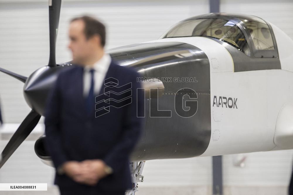 Sebastien Lecornu Visits Aerospace Company Turgis Et Gaillard - Blois