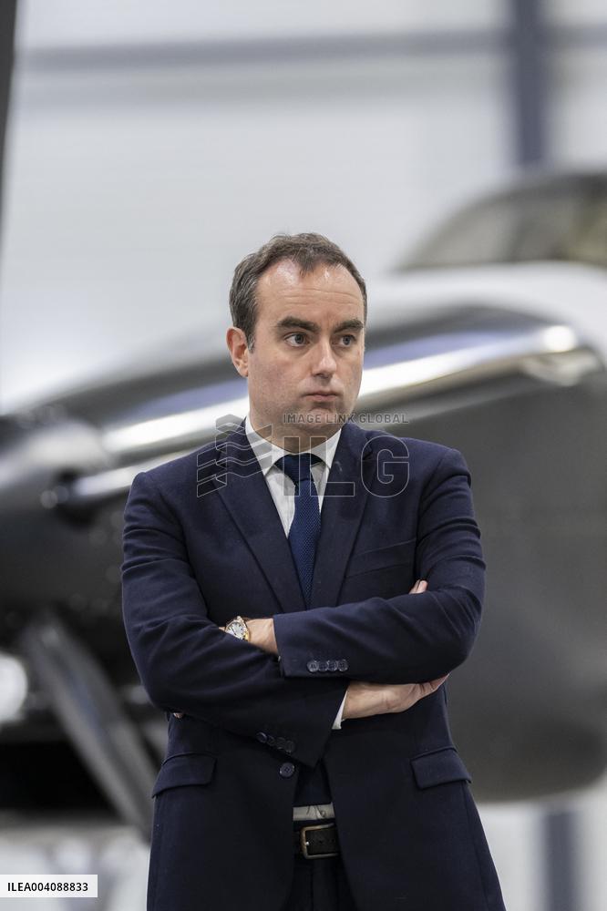 Sebastien Lecornu Visits Aerospace Company Turgis Et Gaillard - Blois