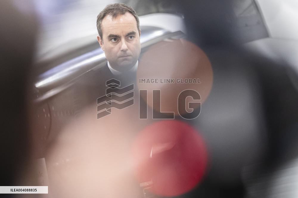 Sebastien Lecornu Visits Aerospace Company Turgis Et Gaillard - Blois