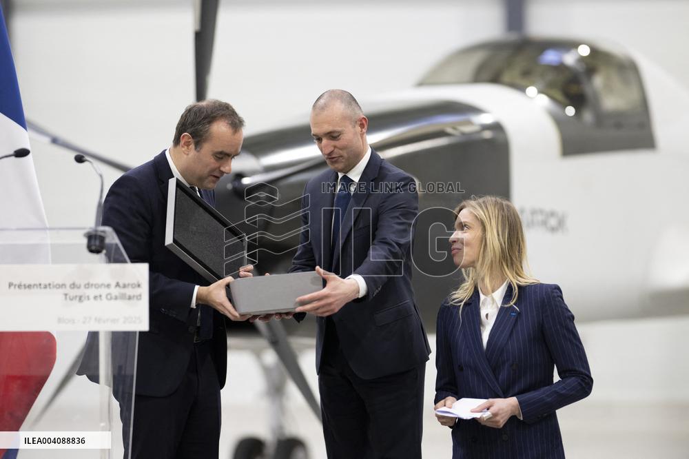 Sebastien Lecornu Visits Aerospace Company Turgis Et Gaillard - Blois