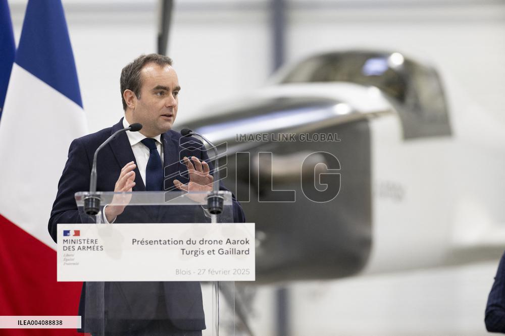Sebastien Lecornu Visits Aerospace Company Turgis Et Gaillard - Blois