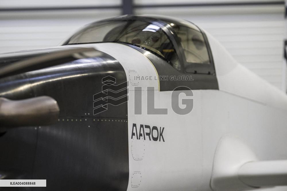 Sebastien Lecornu Visits Aerospace Company Turgis Et Gaillard - Blois