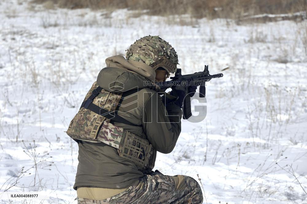 Ukraines Khartiia Brigade infantry personnel test out new weapons