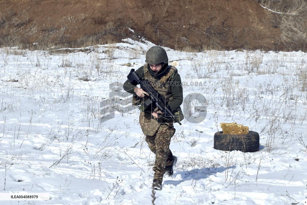 Ukraines Khartiia Brigade infantry personnel test out new weapons