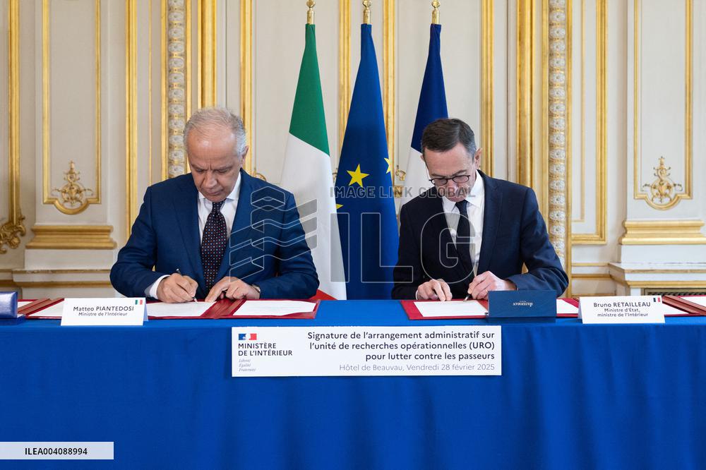 Bruno Retailleau and Matteo Piantedosi sign an arrangement on the operational research unit URO - Paris RL