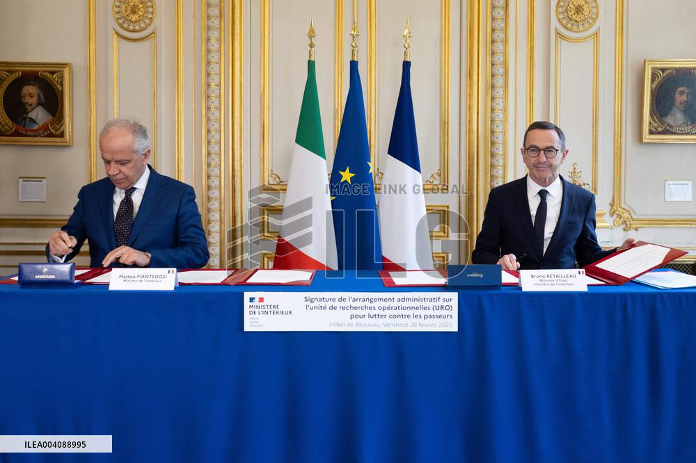 Bruno Retailleau and Matteo Piantedosi sign an arrangement on the operational research unit URO - Paris RL