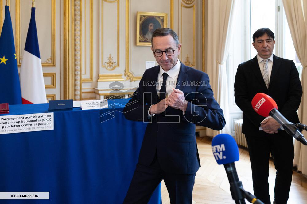 Bruno Retailleau and Matteo Piantedosi sign an arrangement on the operational research unit URO - Paris RL