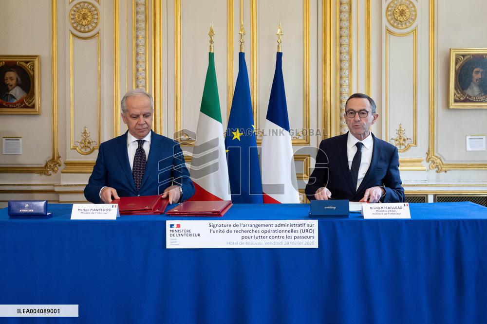 Bruno Retailleau and Matteo Piantedosi sign an arrangement on the operational research unit URO - Paris RL