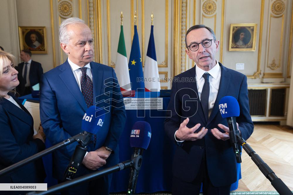 Bruno Retailleau and Matteo Piantedosi sign an arrangement on the operational research unit URO - Paris RL