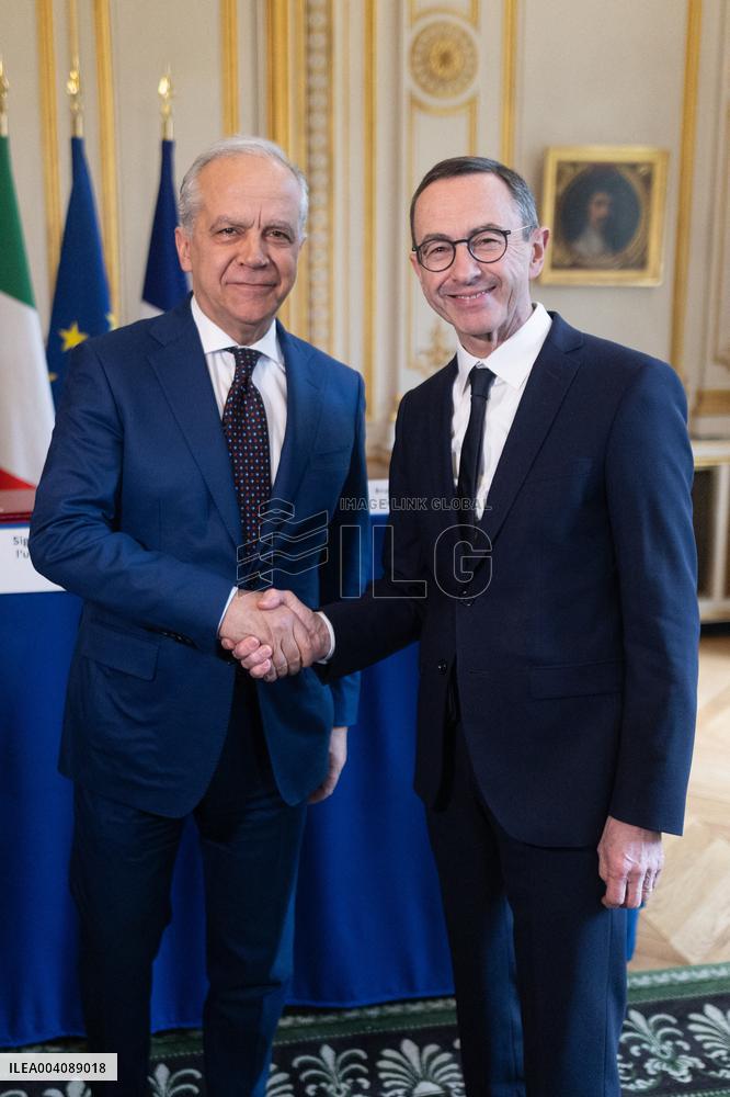 Bruno Retailleau and Matteo Piantedosi sign an arrangement on the operational research unit URO - Paris RL