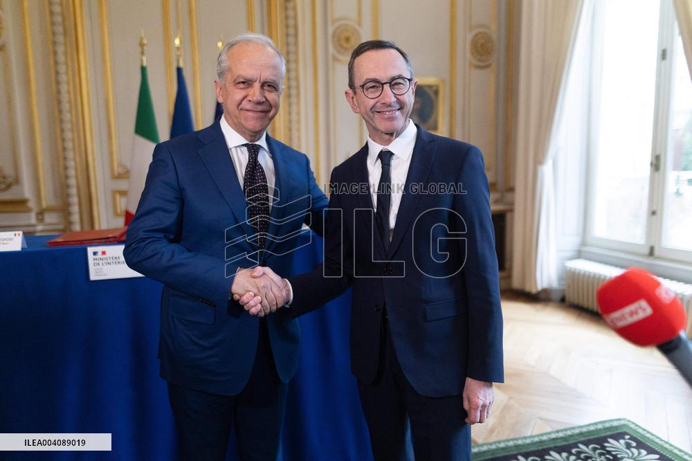 Bruno Retailleau and Matteo Piantedosi sign an arrangement on the operational research unit URO - Paris RL