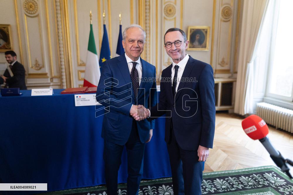Bruno Retailleau and Matteo Piantedosi sign an arrangement on the operational research unit URO - Paris RL