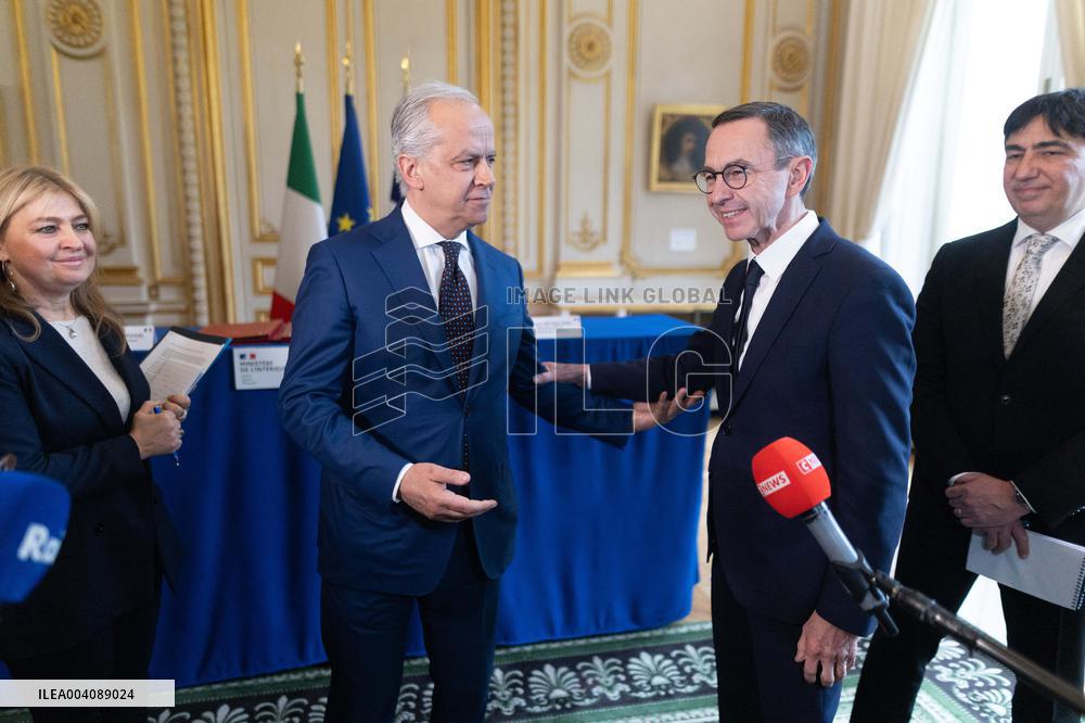Bruno Retailleau and Matteo Piantedosi sign an arrangement on the operational research unit URO - Paris RL