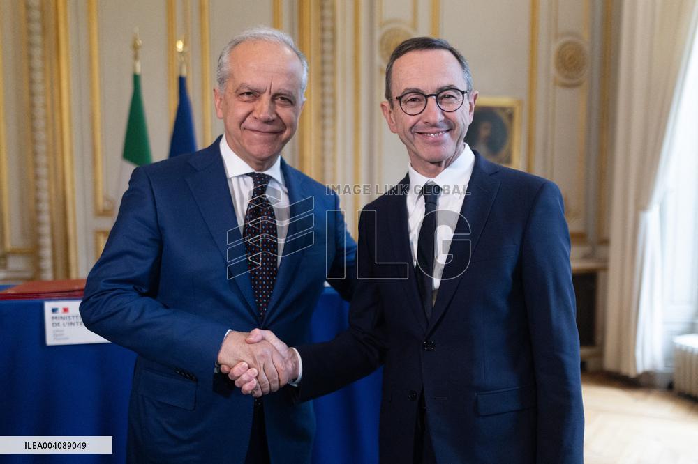 Bruno Retailleau and Matteo Piantedosi sign an arrangement on the operational research unit URO - Paris RL