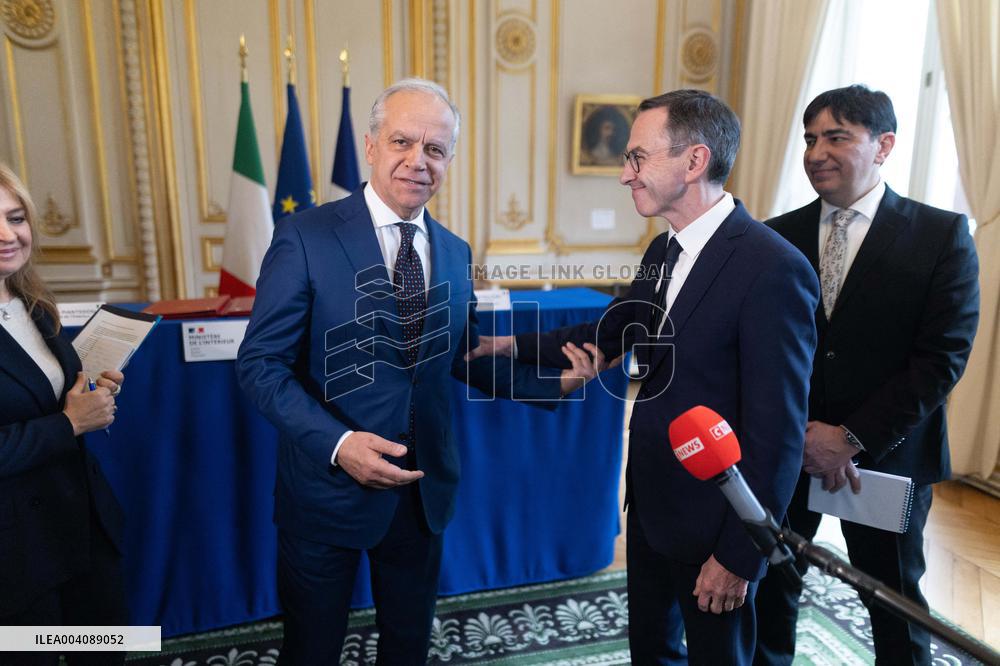 Bruno Retailleau and Matteo Piantedosi sign an arrangement on the operational research unit URO - Paris RL