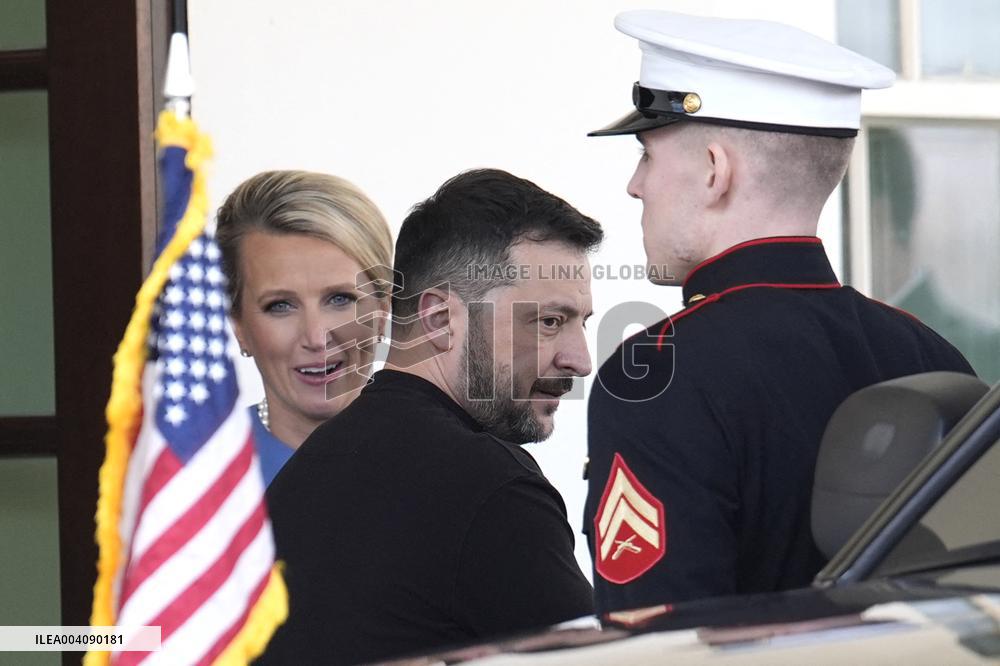 Volodymyr Zelensky leaves White House - Washington