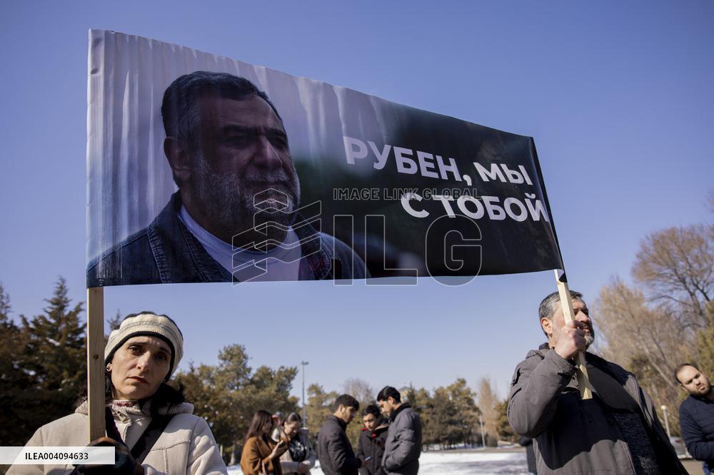Silent Protest demands release of political prisoners in Azerbaijan - Yerevan