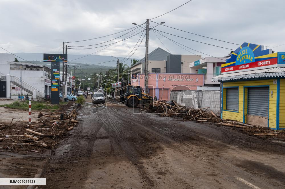 Cyclone Garance Hits French Island La Reunion