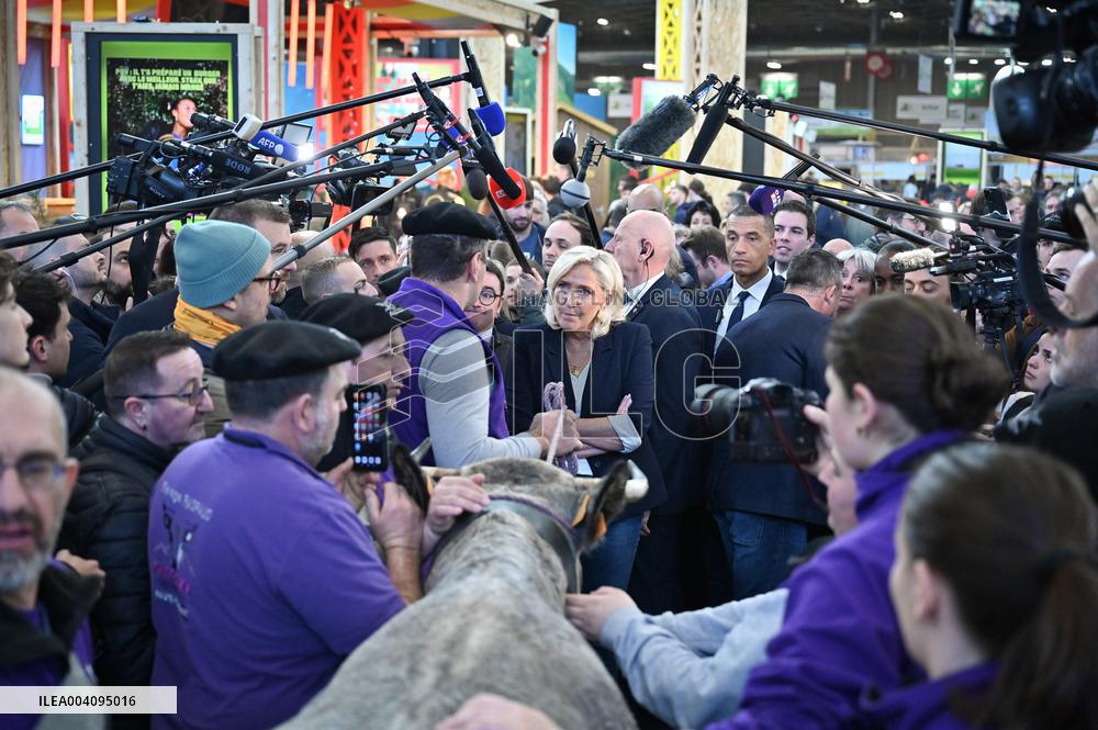 Marine Le Pen Visits Agricultural Show - Paris