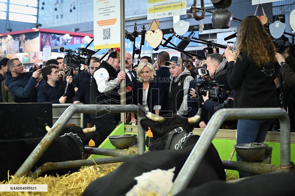 Marine Le Pen Visits Agricultural Show - Paris