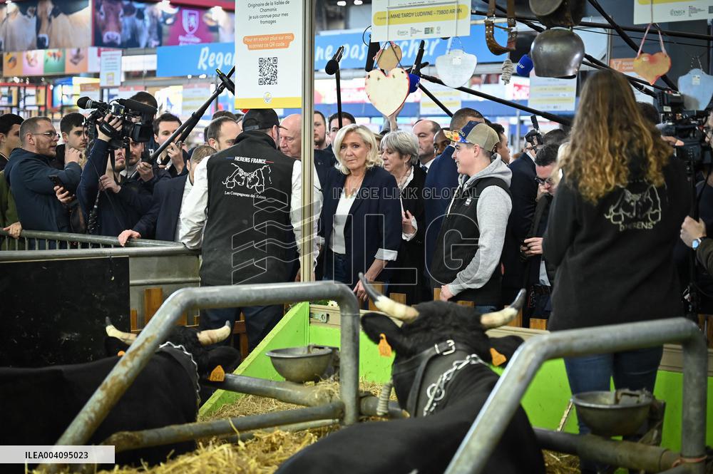 Marine Le Pen Visits Agricultural Show - Paris