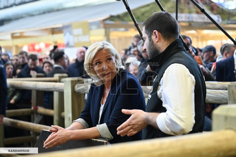 Marine Le Pen Visits Agricultural Show - Paris