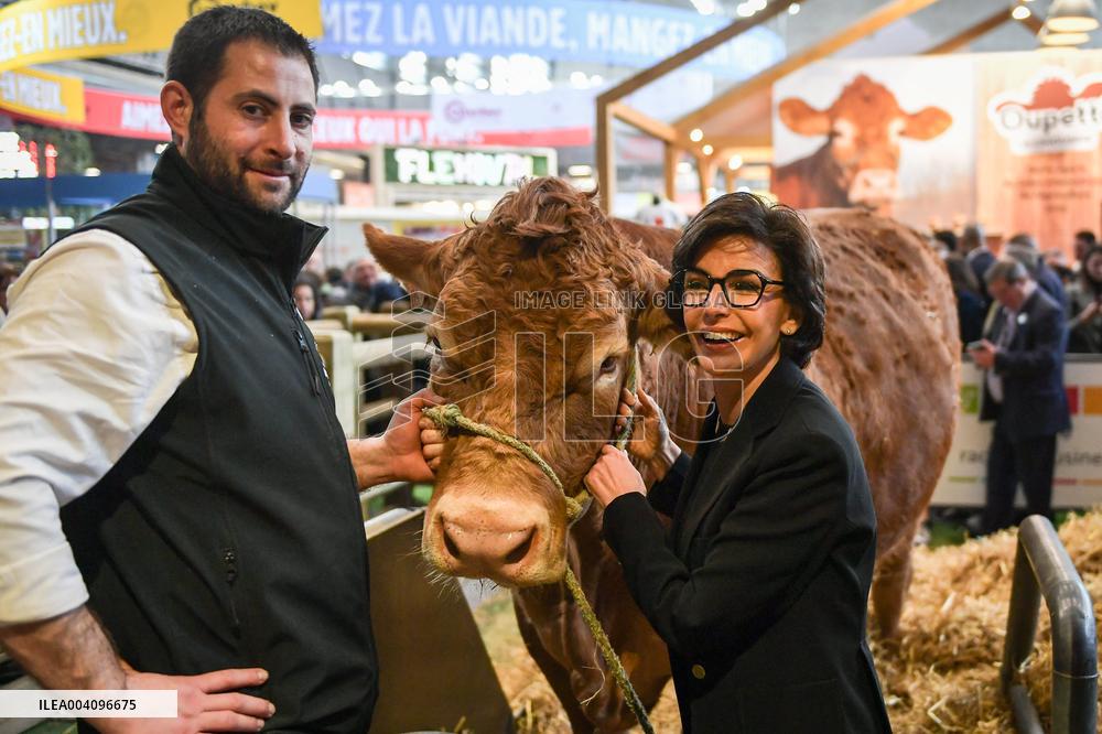 Rachida Dati at the Agricultural Fair in Paris - FA