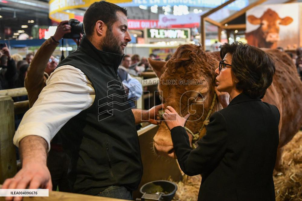 Rachida Dati at the Agricultural Fair in Paris - FA