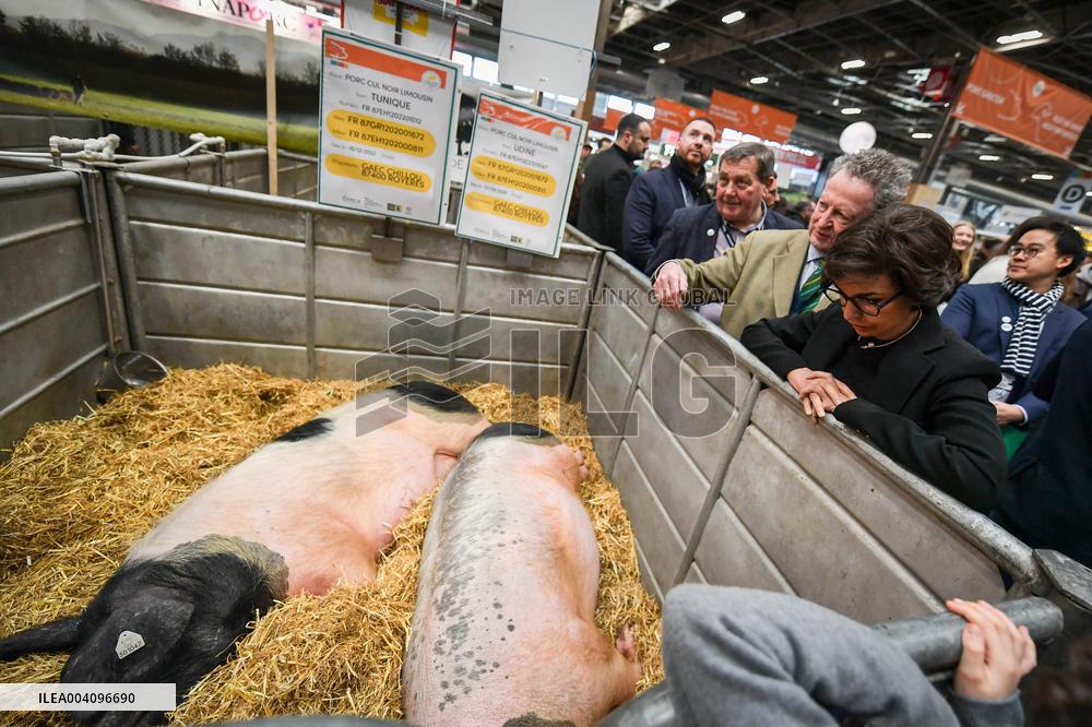 Rachida Dati at the Agricultural Fair in Paris - FA
