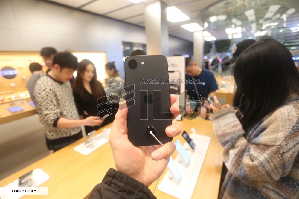 AI Smartphone iPhone 16e