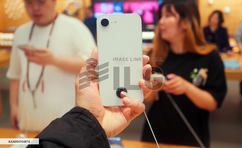 AI Smartphone iPhone 16e