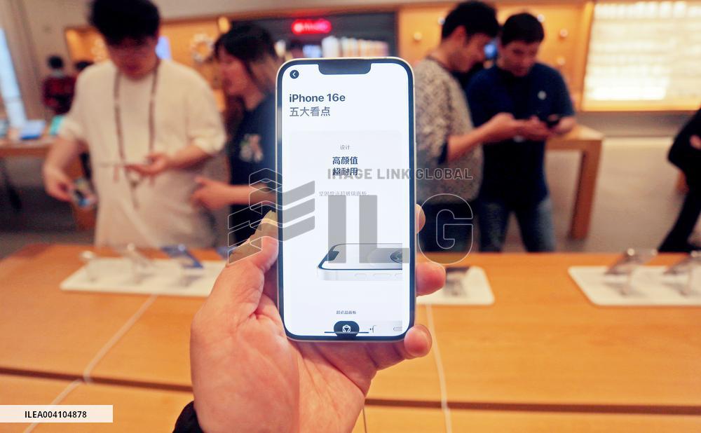 AI Smartphone iPhone 16e