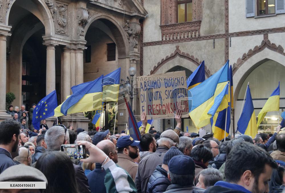 Demonstration for Ukraine in Piazza Mercanti in Milan