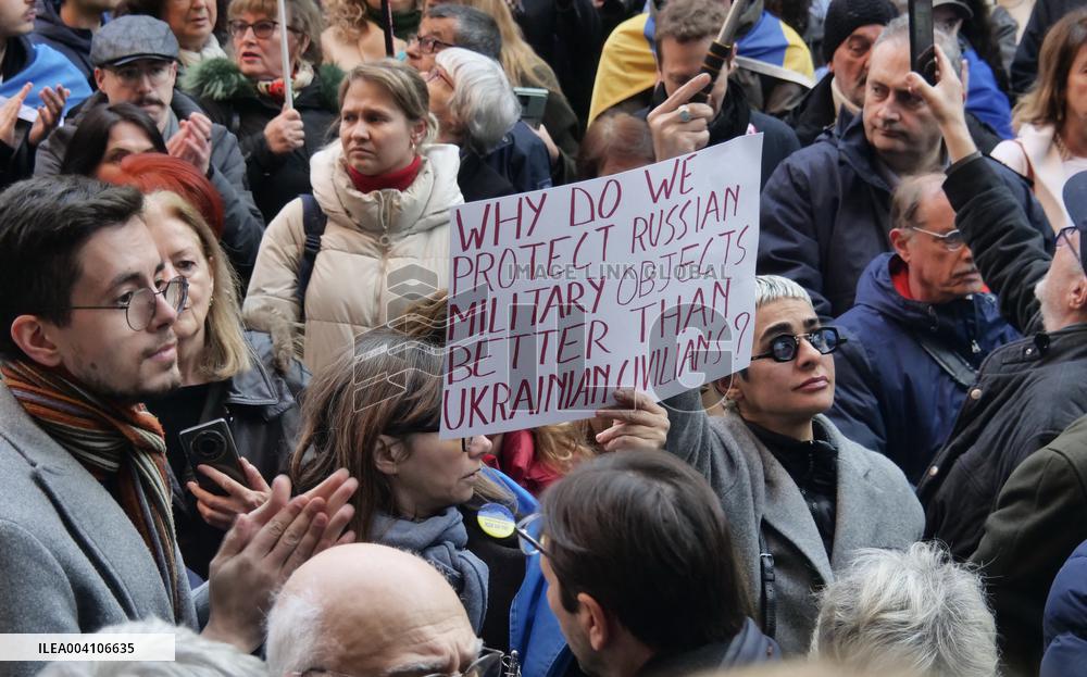 Demonstration for Ukraine in Piazza Mercanti in Milan