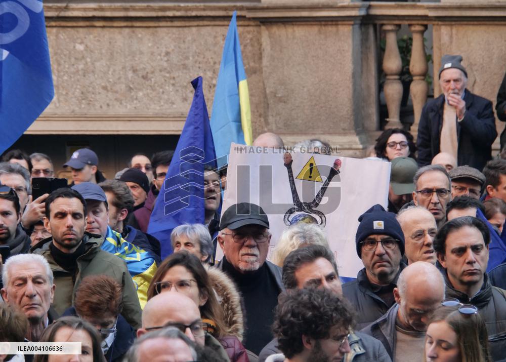 Demonstration for Ukraine in Piazza Mercanti in Milan