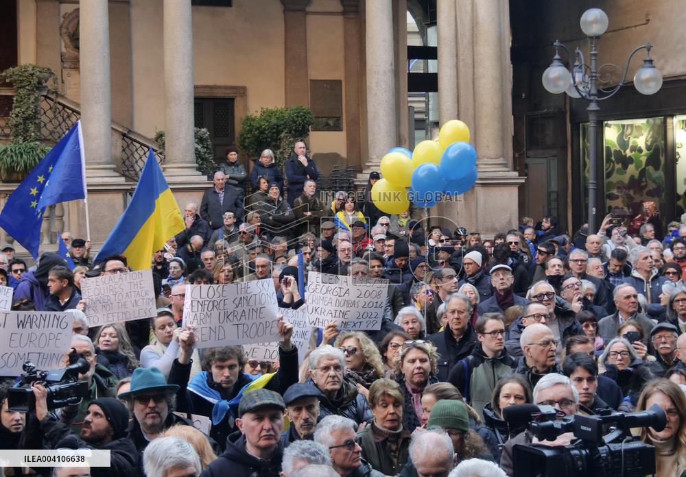 Demonstration for Ukraine in Piazza Mercanti in Milan