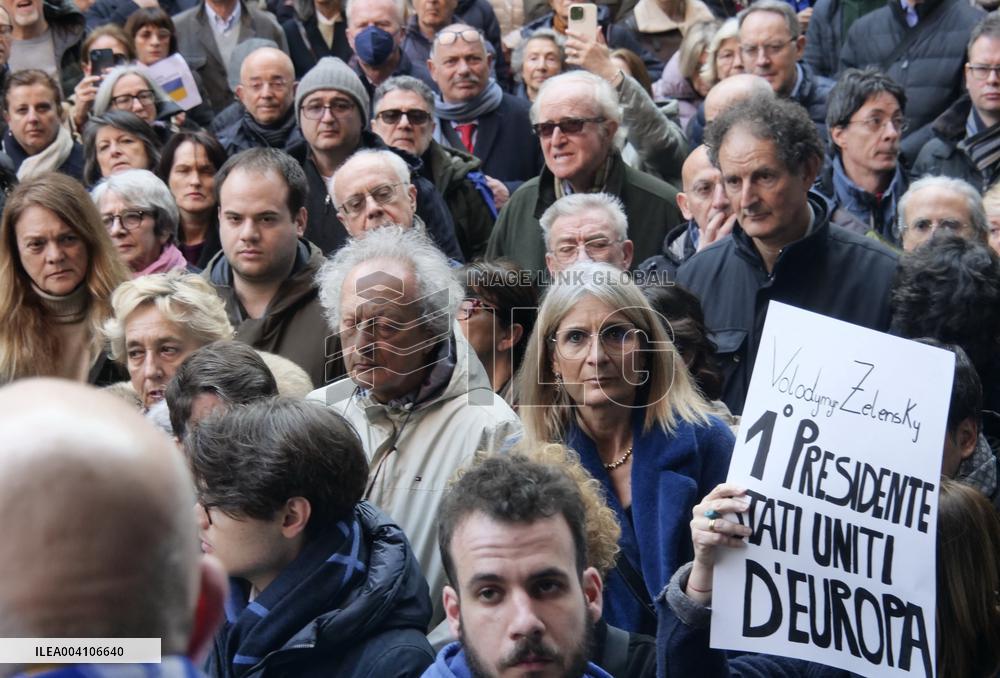 Demonstration for Ukraine in Piazza Mercanti in Milan