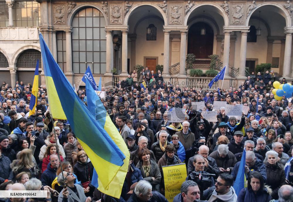 Demonstration for Ukraine in Piazza Mercanti in Milan