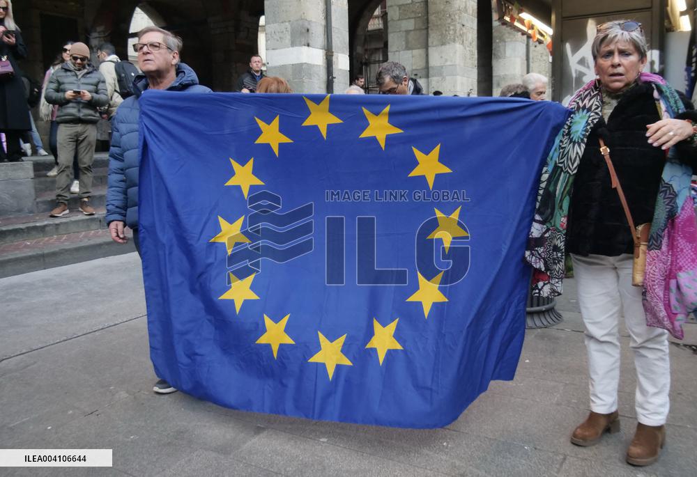 Demonstration for Ukraine in Piazza Mercanti in Milan
