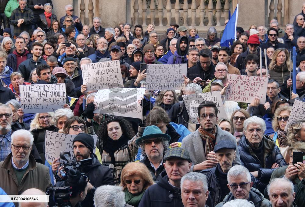 Demonstration for Ukraine in Piazza Mercanti in Milan