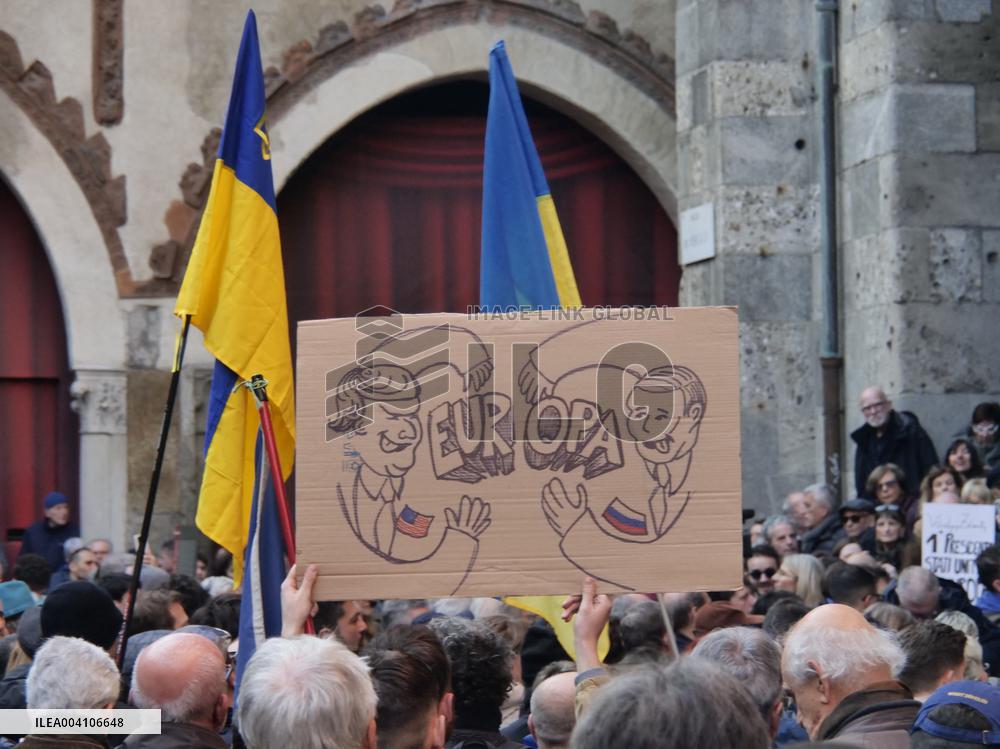 Demonstration for Ukraine in Piazza Mercanti in Milan