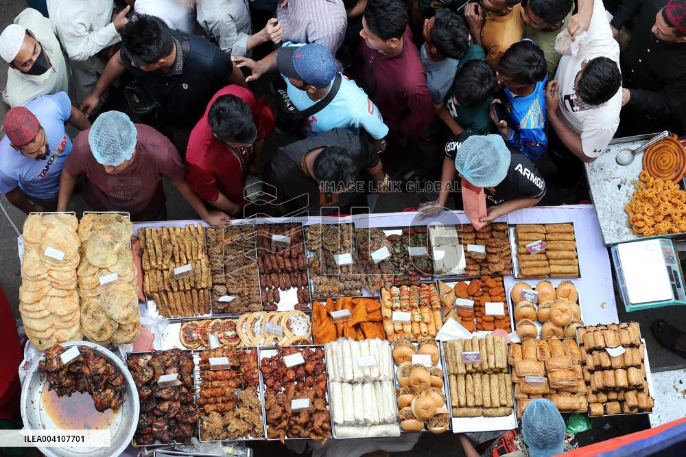 Food Market In Dhaka On The First Day Of Ramadan