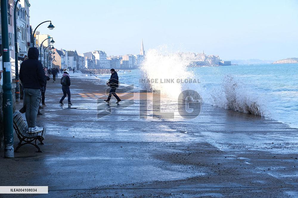 Saint Malo High Tides and Flood Risk