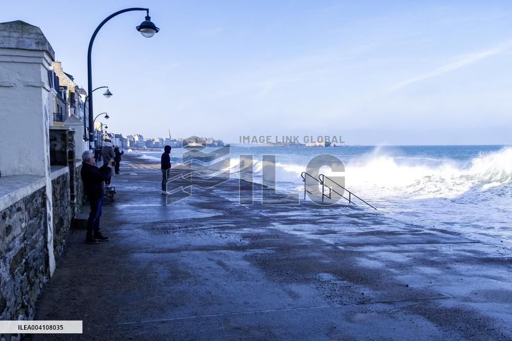 Saint Malo High Tides and Flood Risk